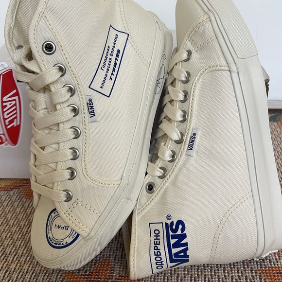 Vans WMNS 0g Style 24 Nt Ttswirs Hospital
VN0000S8BDE
Sneakers - Picture 12 of 16